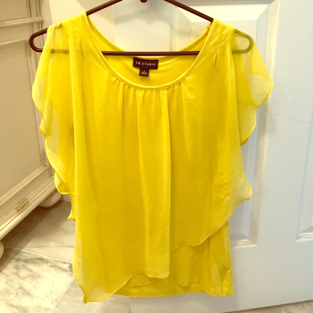 Flowy yellow I.N STUDIO blouse with matching maxi