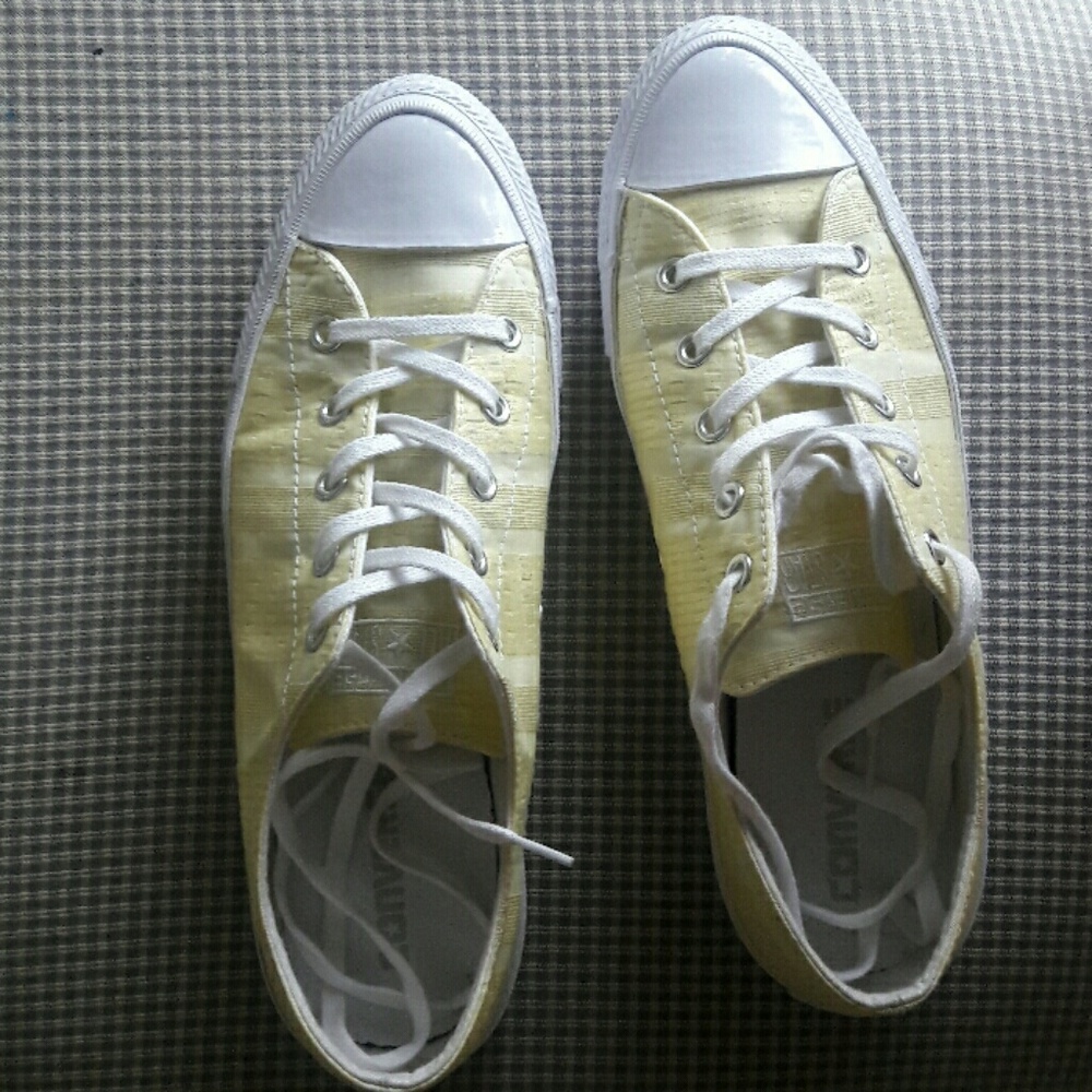 Yellow Low Top Converse ❤❤Read Description❤❤