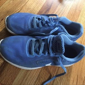 Blue Nike revolution 3