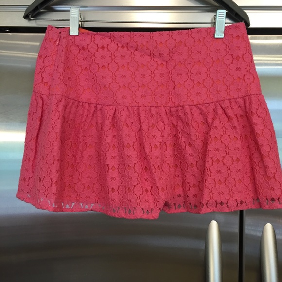 NWTs Lilly Pulitzer Hotty Petal Pusher Earna Mini - Picture 2 of 3