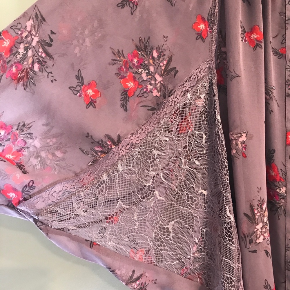 Lauren Conrad Sheer and Lace Top - Picture 5 of 8