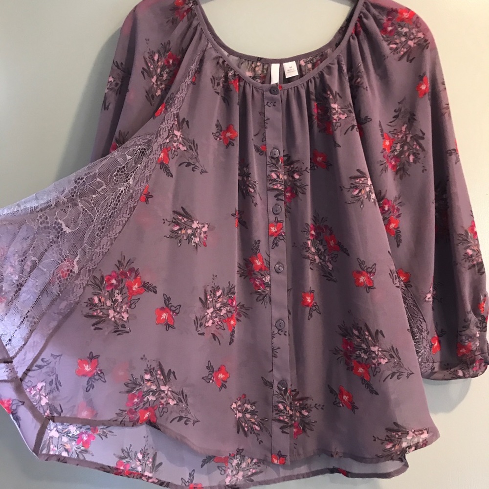 Lauren Conrad Sheer and Lace Top - Picture 2 of 8