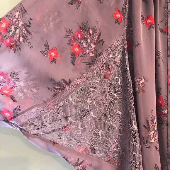 Lauren Conrad Sheer and Lace Top - Picture 5 of 8