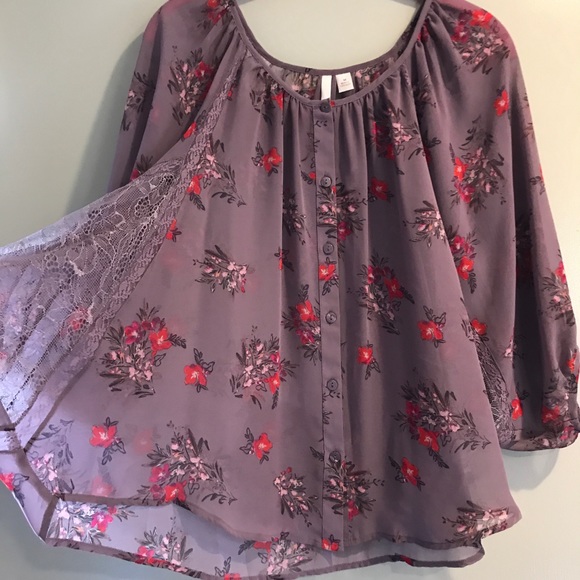 Lauren Conrad Sheer and Lace Top - Picture 2 of 8