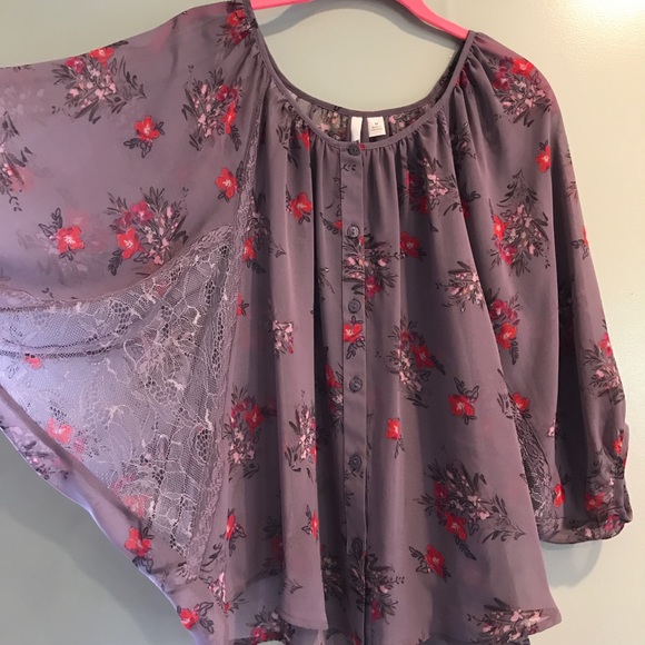 Lauren Conrad Sheer and Lace Top - Picture 3 of 8