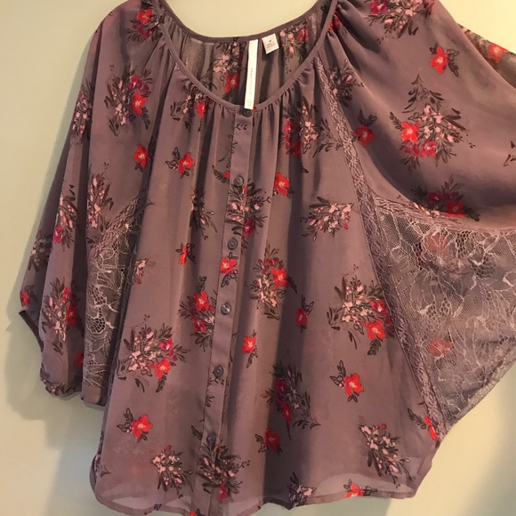 Lauren Conrad Sheer and Lace Top - Picture 4 of 8