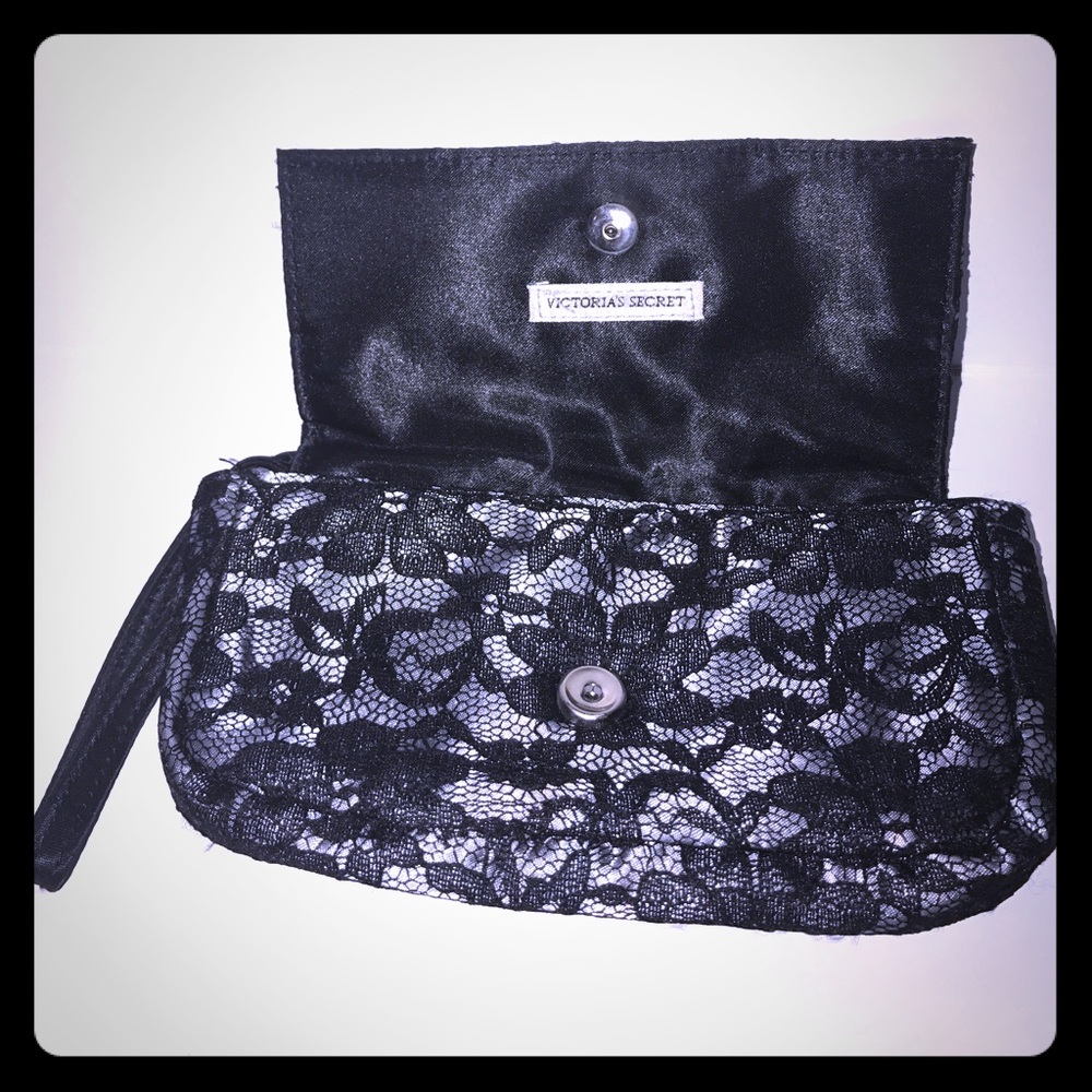 🆕 Listing! Victoria's Secret Clutch with Tassel