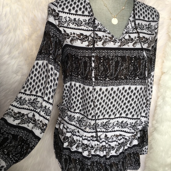 Tops - Black & white paisley print boho women's top sexy