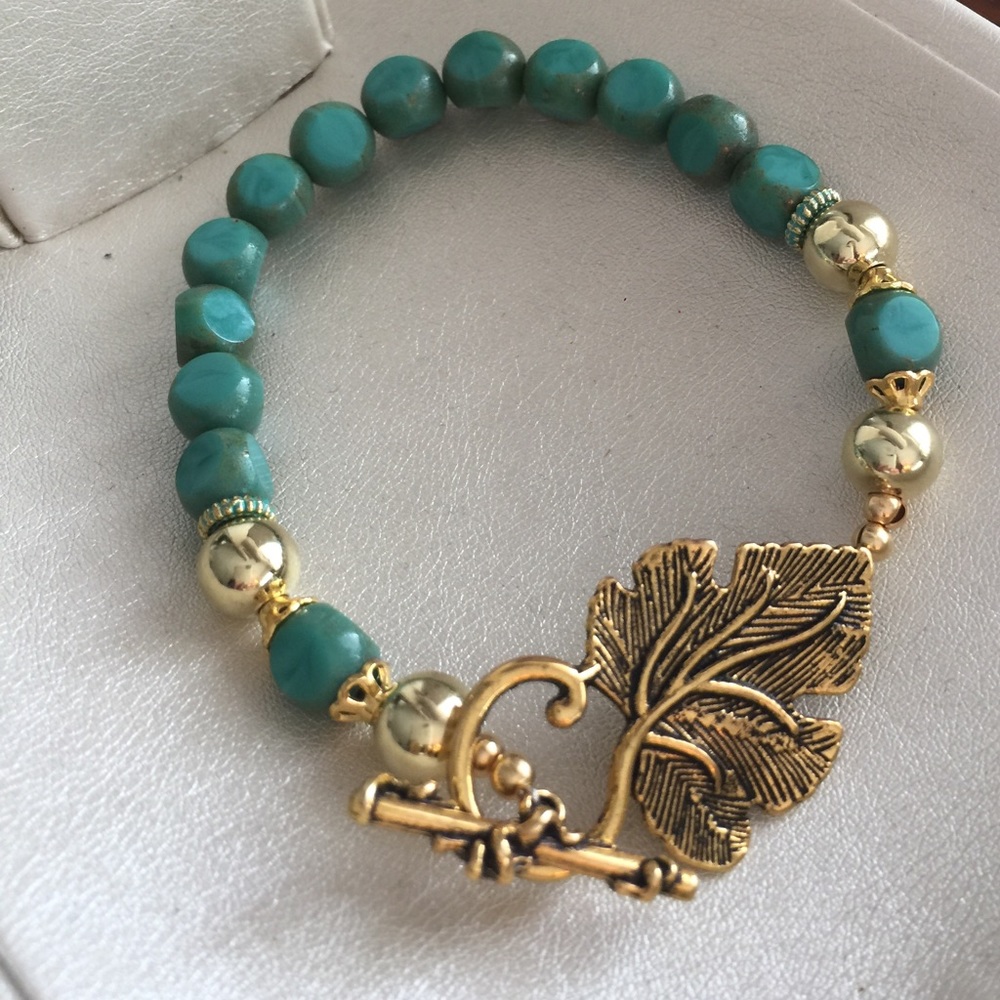 💚Elegant Romantic Leaf Bracelet NWOT💚