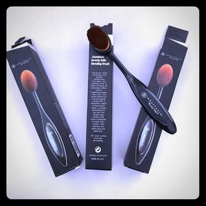 Oval makeup foundation brush by Anastasia 💜new!