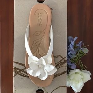 ✨Brand New Born Concept (BOC) Moyer white sandals✨