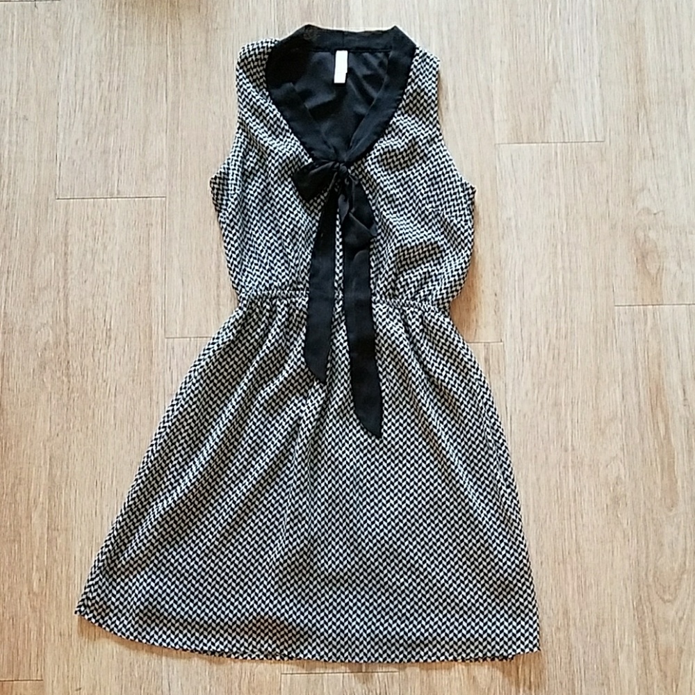 *Free with purchase* Black and White Pattern Dress