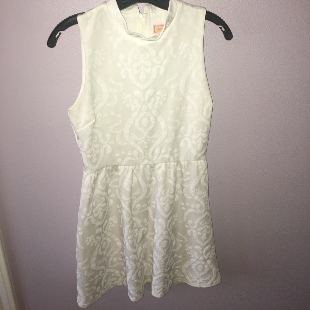 white patterned dress! slight mock neck!