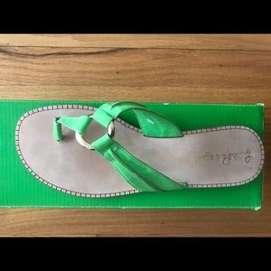 Lilly Pulitzer flip flops! Size 8