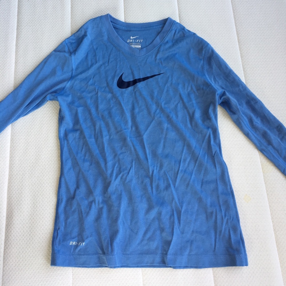 🍁Nike girls shirt