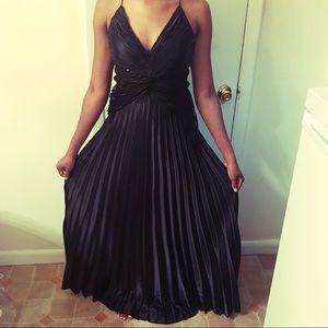 📍NWT Accordian Pleat Evening Dress size S 📍