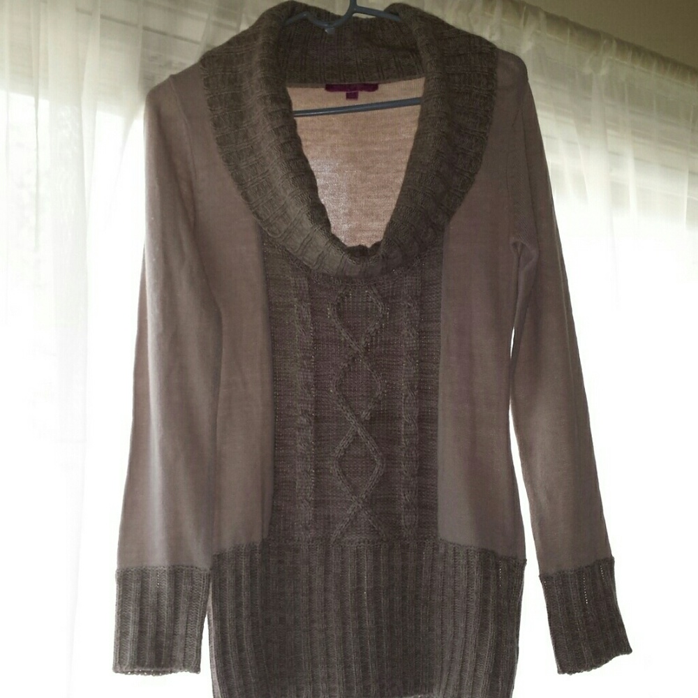 Derek ♡hearts  somewhat form-fitting tan sweater