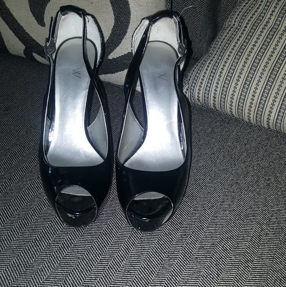 Black heels w/platform - Picture 1 of 4