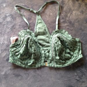 VS Body By Victoria unlined plunge brand new 32D