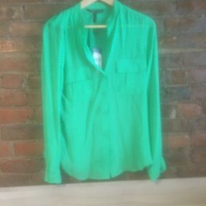BRAND NEW. Bcbg button down blouse in S