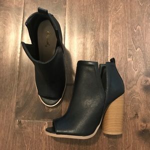 NWT VICI Peep Toe Bootie