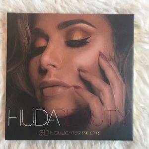 Huda beauty 3D highlight Pallete!