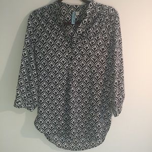 Dina Be Ivory and Black Top