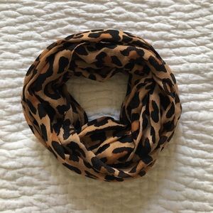 NWOT H&M Leopard Print Infinity Scarf