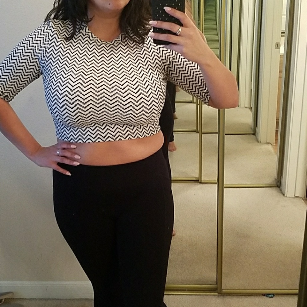 Black and white crop top L