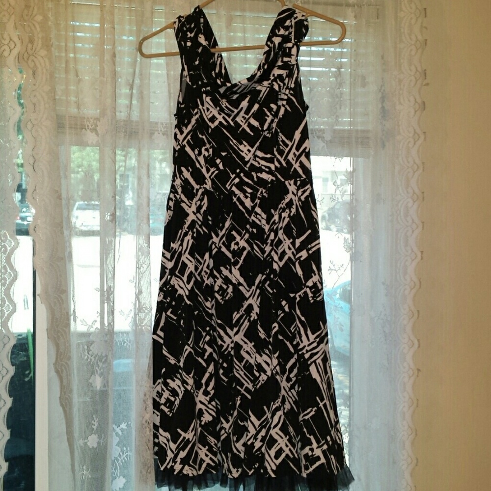 Candie'S lovely black and white dress