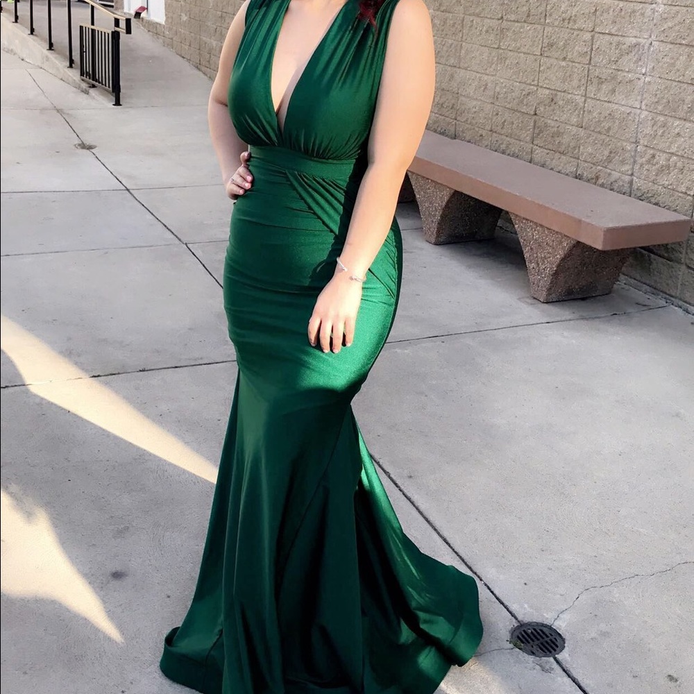 Eva Mejil EMERALD GREEN FITTED GOWN