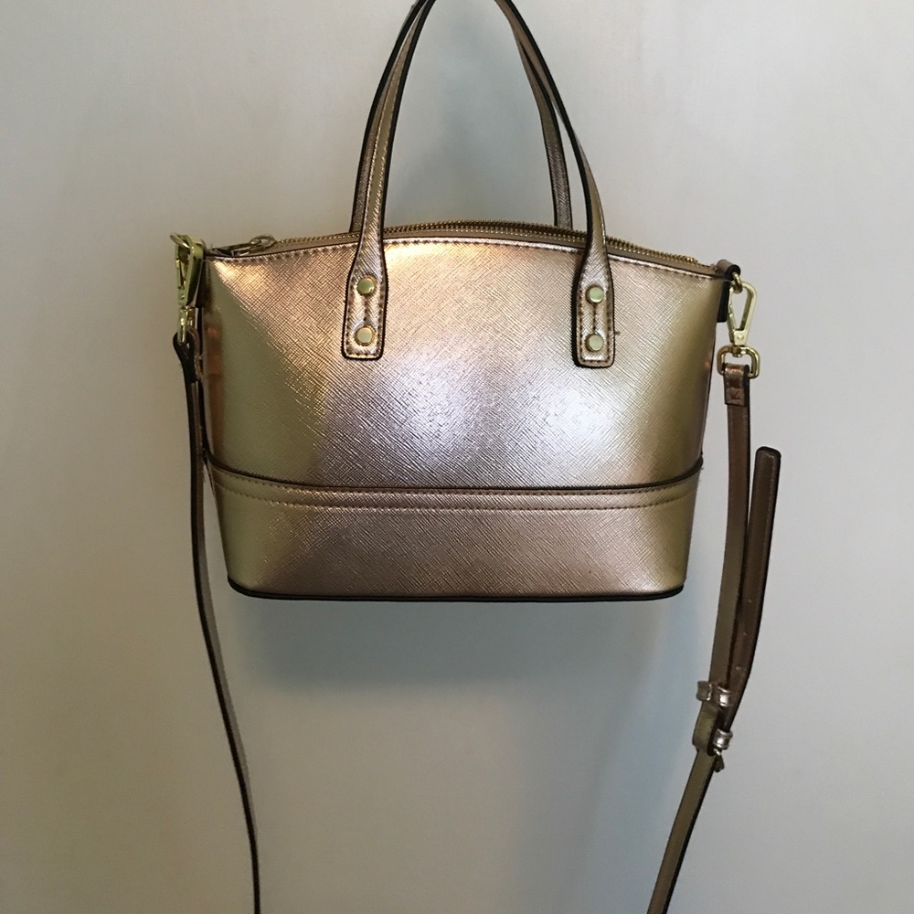 Rose/gold handbag.