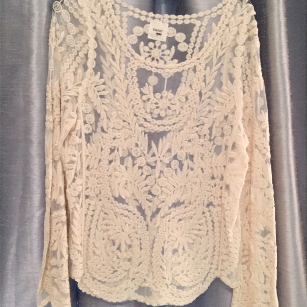 White lace top size medium