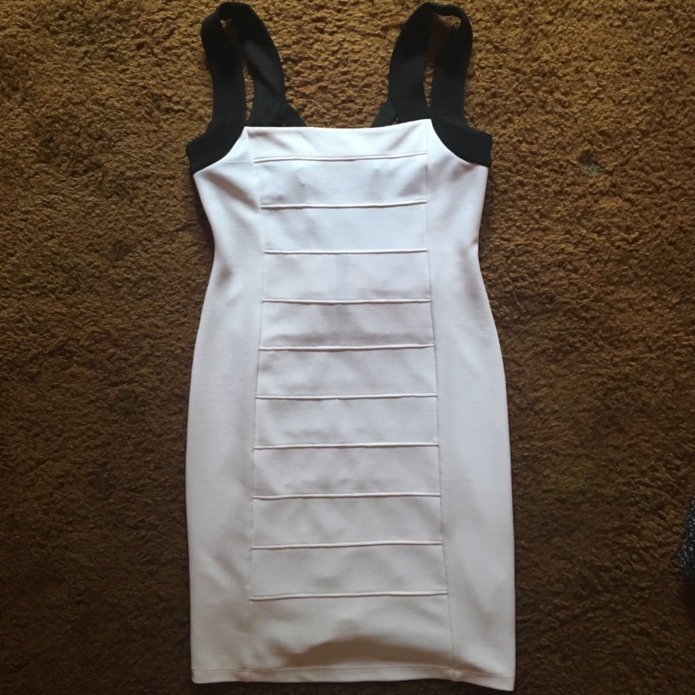 Medium G by guess black and white formal dress