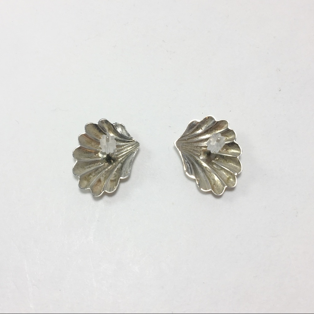 VINTAGE Silver Shell Studs - Picture 3 of 5