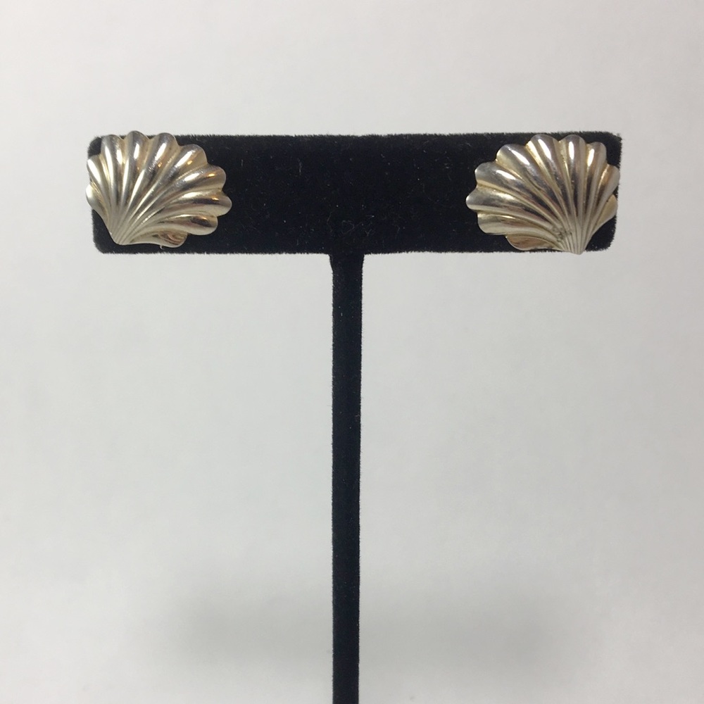 VINTAGE Silver Shell Studs - Picture 4 of 5