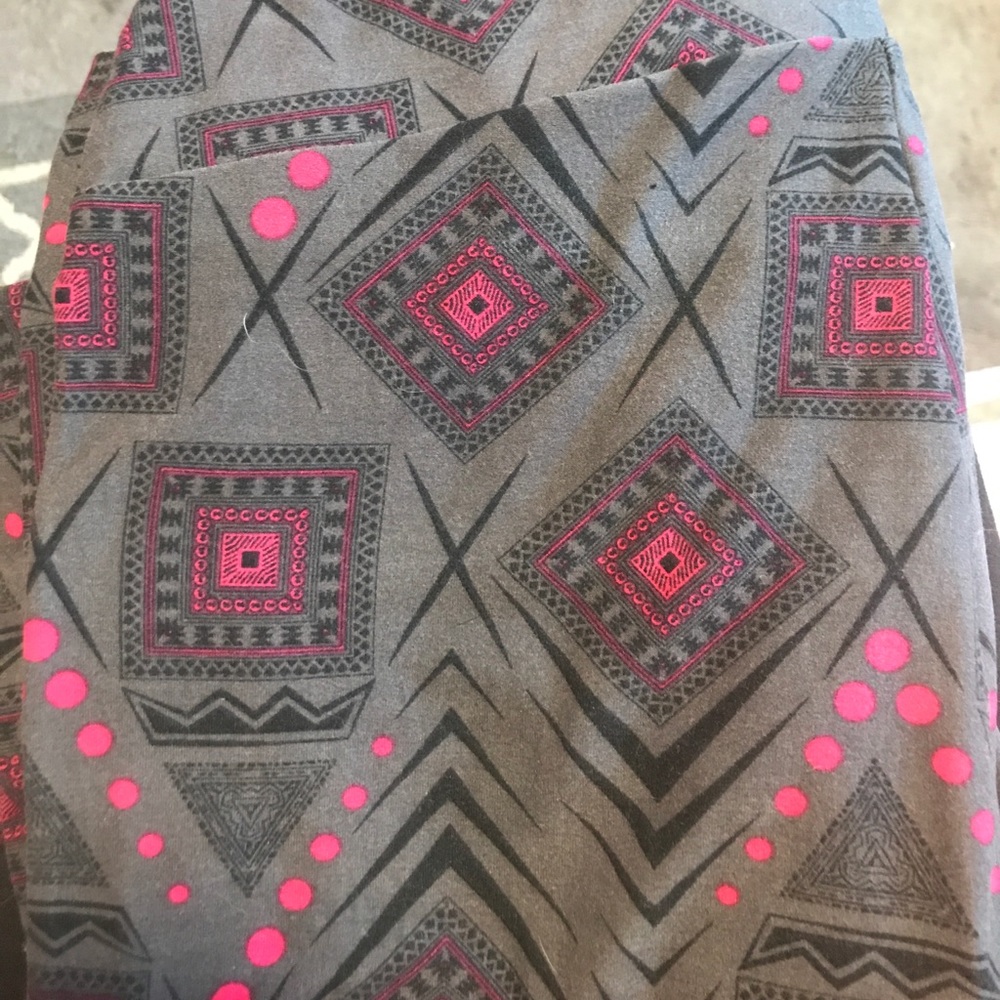 One size gently used LuLaRoe leggings