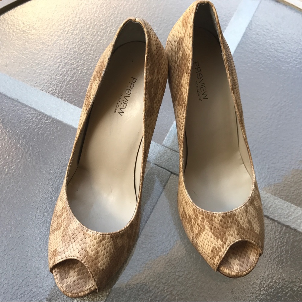 SALE‼️Preview International peeptoe heels