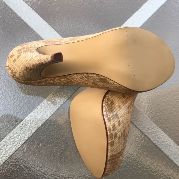 SALE‼️Preview International peeptoe heels - Picture 2 of 5