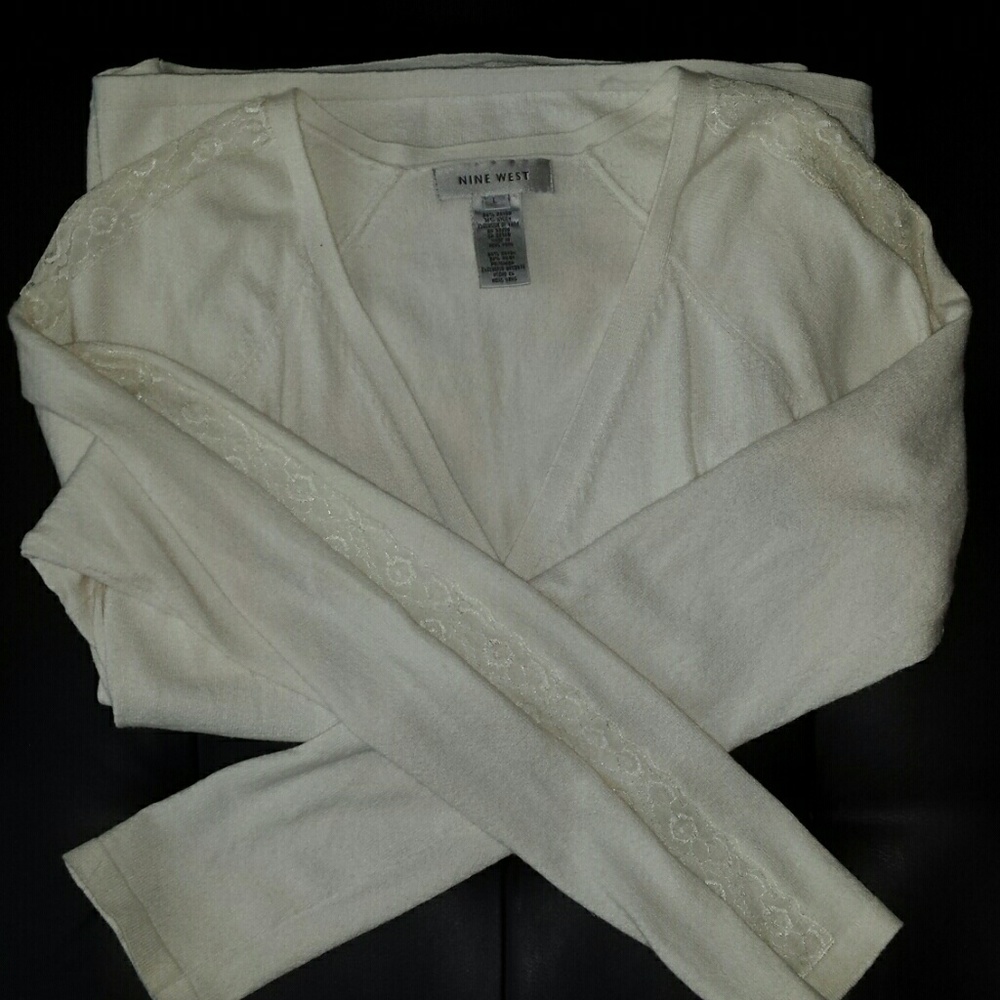 Nine west  cream sweater lightweight
