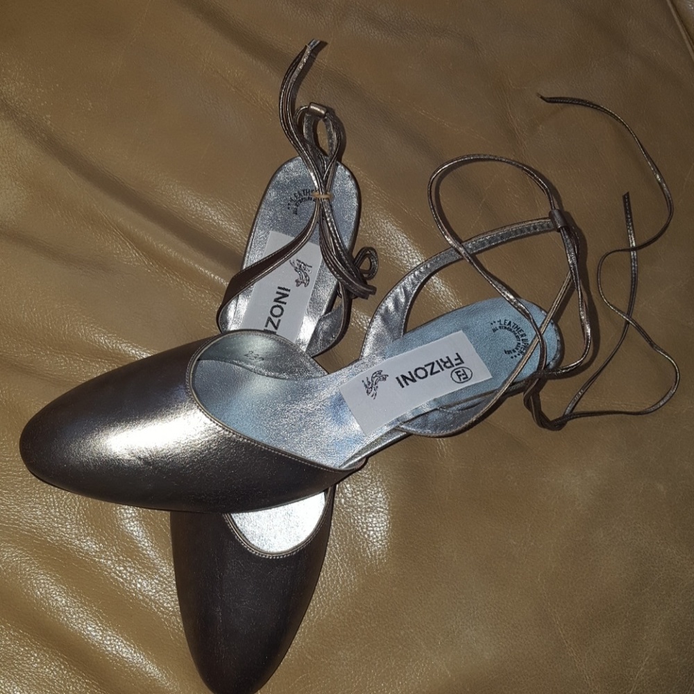 NEVER WORN! EVENING KITTEN HEELS BY FRIZONI SZ8.5