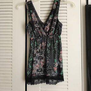 Floral pattern Tank with lace accents