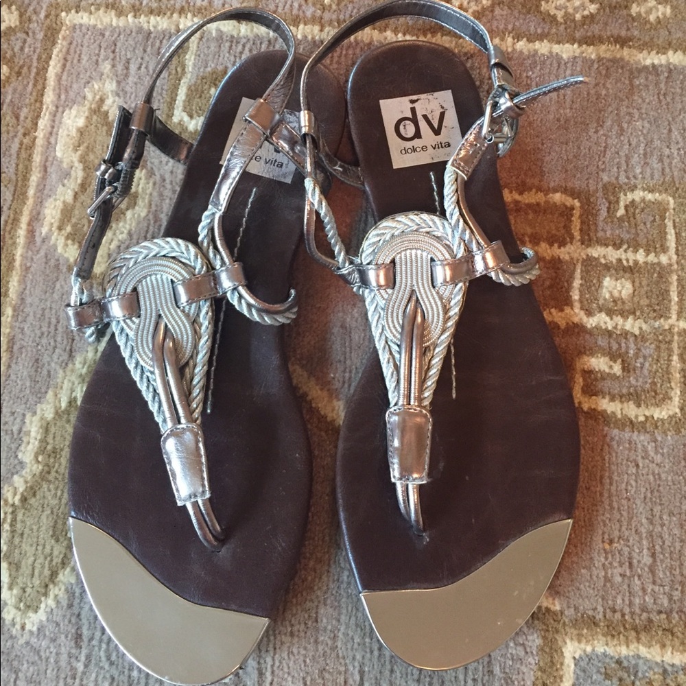 Never worn super cute DV sandals!