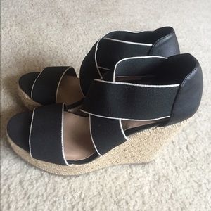 Candie's Wedges