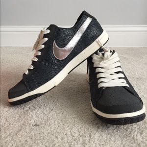 Nike Blazer LP Navy & Silver Sneakers. Size 7.5