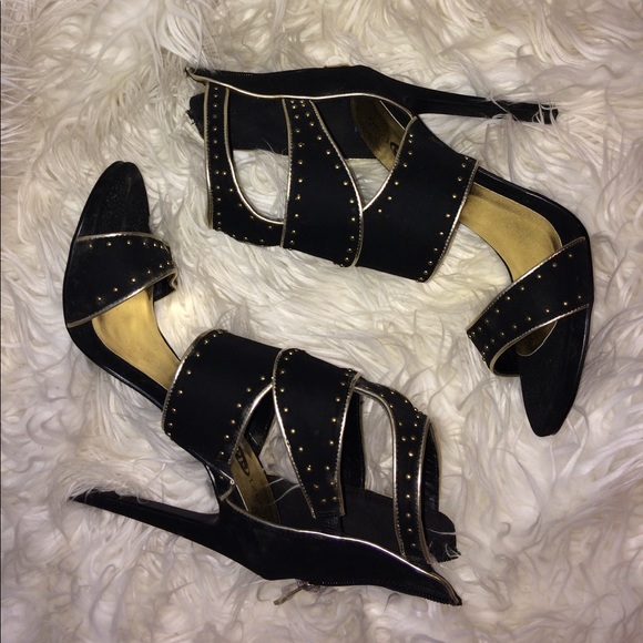 Gold Heels - Picture 1 of 3