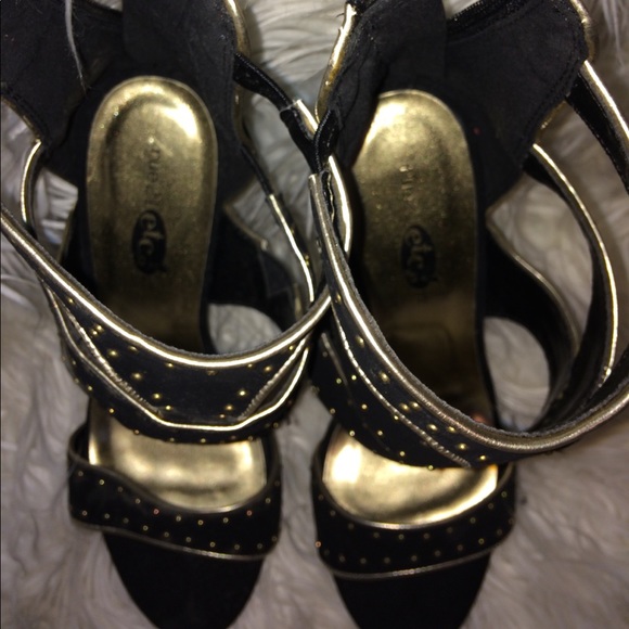 Gold Heels - Picture 3 of 3