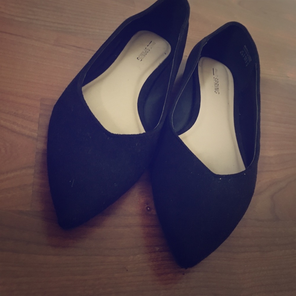 Pointed toe flats- barely worn.