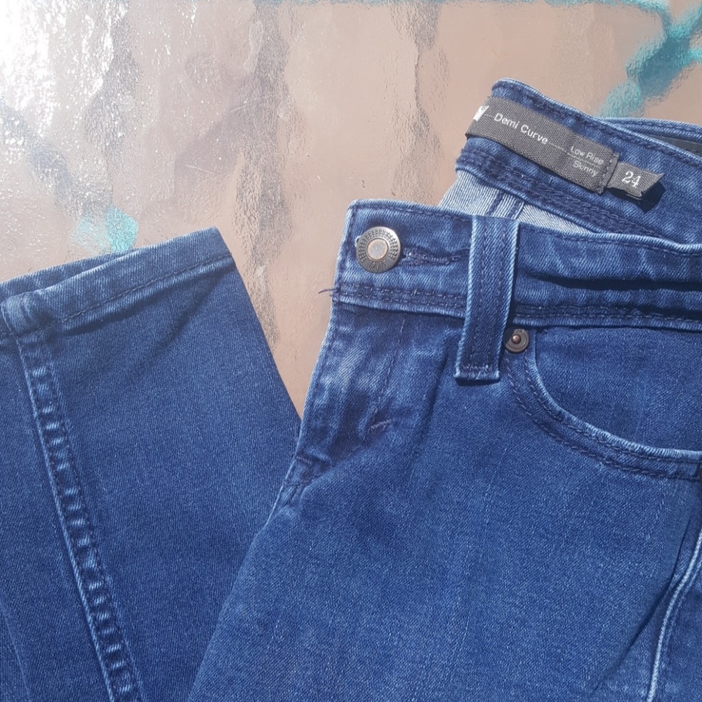 Levi's Demi Curve