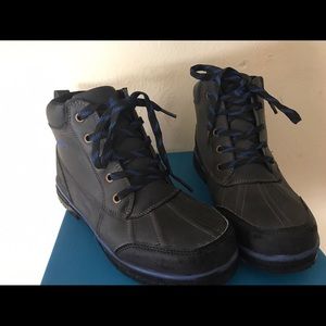 Boys size 5 waterproof Columbia boots